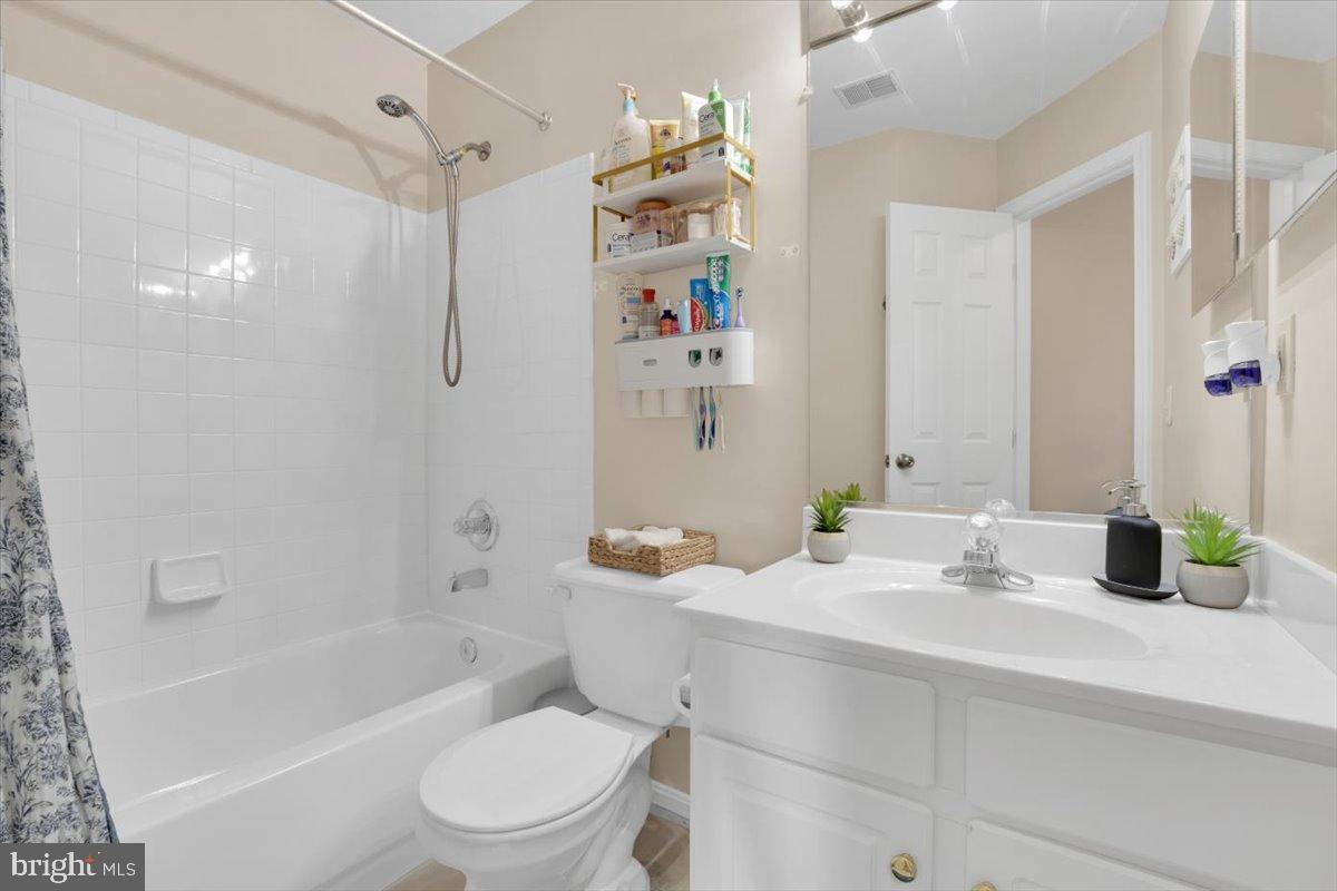 11639 RUMFORD CT, WOODBRIDGE, Virginia 22192, 3 Bedrooms Bedrooms, ,3 BathroomsBathrooms,Residential,For sale,11639 RUMFORD CT,VAPW2102256 MLS # VAPW2102256