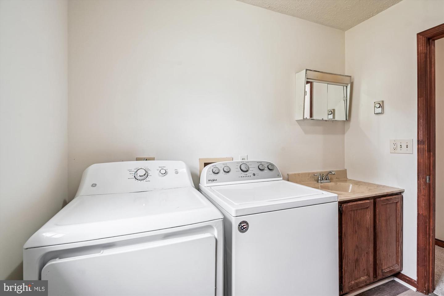 12039 CENTER ST, REMINGTON, Virginia 22734, 3 Bedrooms Bedrooms, ,1 BathroomBathrooms,Residential,For sale,12039 CENTER ST,VAFQ2018024 MLS # VAFQ2018024