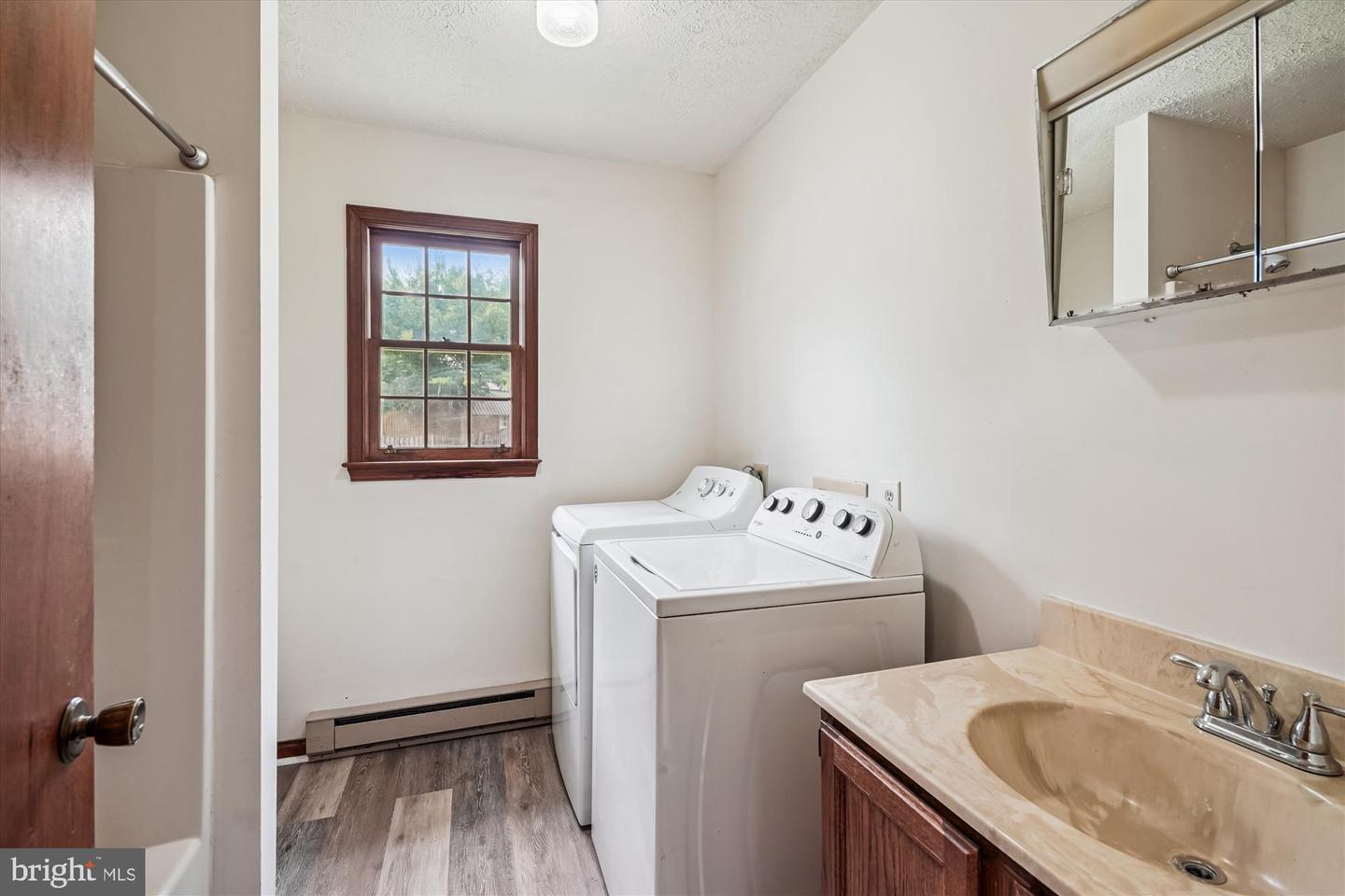 12039 CENTER ST, REMINGTON, Virginia 22734, 3 Bedrooms Bedrooms, ,1 BathroomBathrooms,Residential,For sale,12039 CENTER ST,VAFQ2018024 MLS # VAFQ2018024