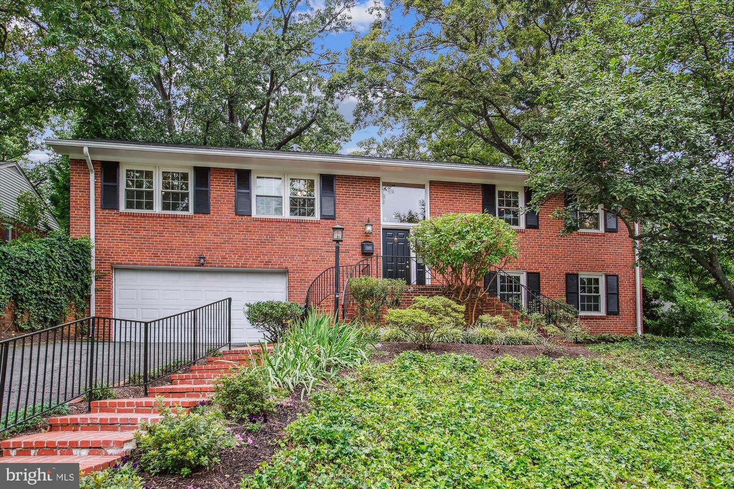 2322 S PIERCE ST S, ARLINGTON, Virginia 22202, 5 Bedrooms Bedrooms, ,3 BathroomsBathrooms,Residential,For sale,2322 S PIERCE ST S,VAAR2062738 MLS # VAAR2062738