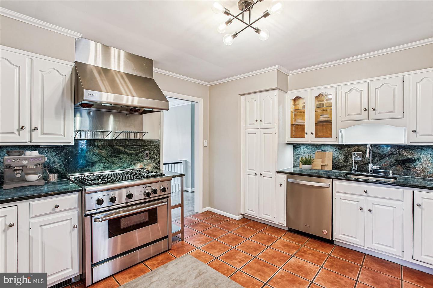 2322 S PIERCE ST S, ARLINGTON, Virginia 22202, 5 Bedrooms Bedrooms, ,3 BathroomsBathrooms,Residential,For sale,2322 S PIERCE ST S,VAAR2062738 MLS # VAAR2062738