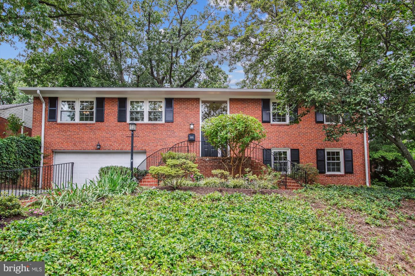 2322 S PIERCE ST S, ARLINGTON, Virginia 22202, 5 Bedrooms Bedrooms, ,3 BathroomsBathrooms,Residential,For sale,2322 S PIERCE ST S,VAAR2062738 MLS # VAAR2062738
