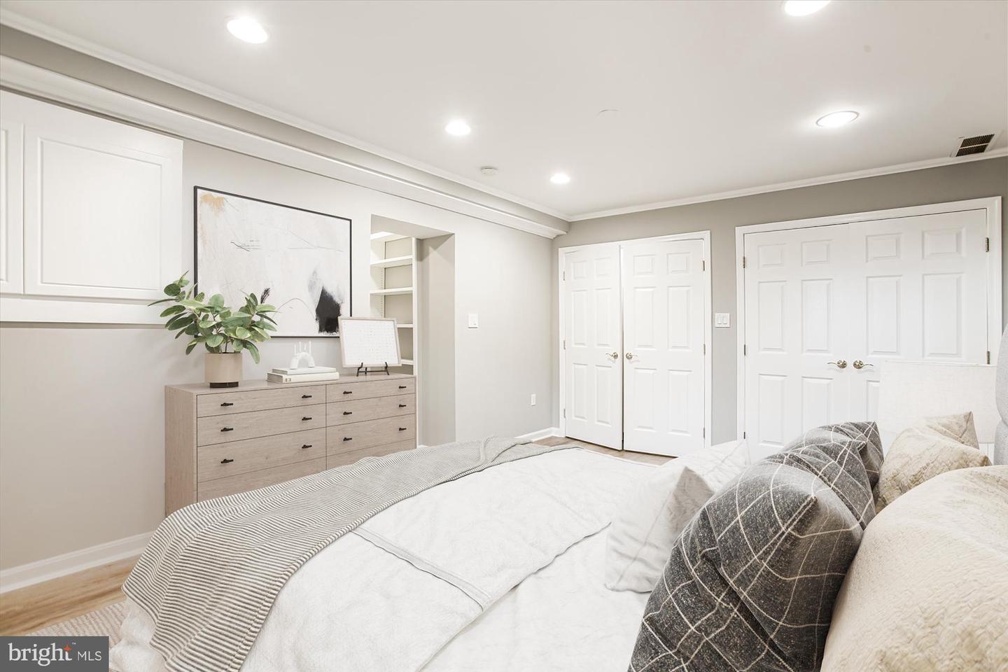 2322 S PIERCE ST S, ARLINGTON, Virginia 22202, 5 Bedrooms Bedrooms, ,3 BathroomsBathrooms,Residential,For sale,2322 S PIERCE ST S,VAAR2062738 MLS # VAAR2062738