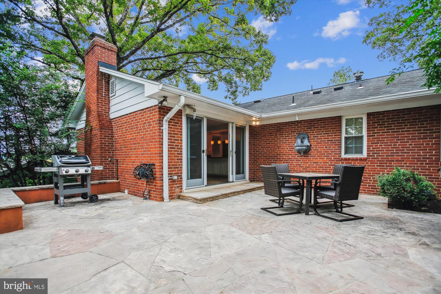 2322 S PIERCE ST S, ARLINGTON, Virginia 22202, 5 Bedrooms Bedrooms, ,3 BathroomsBathrooms,Residential,For sale,2322 S PIERCE ST S,VAAR2062738 MLS # VAAR2062738