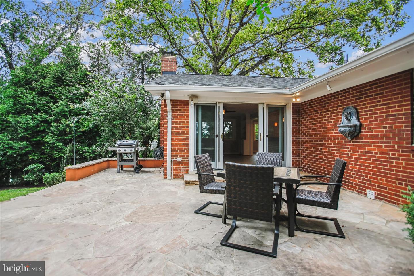 2322 S PIERCE ST S, ARLINGTON, Virginia 22202, 5 Bedrooms Bedrooms, ,3 BathroomsBathrooms,Residential,For sale,2322 S PIERCE ST S,VAAR2062738 MLS # VAAR2062738