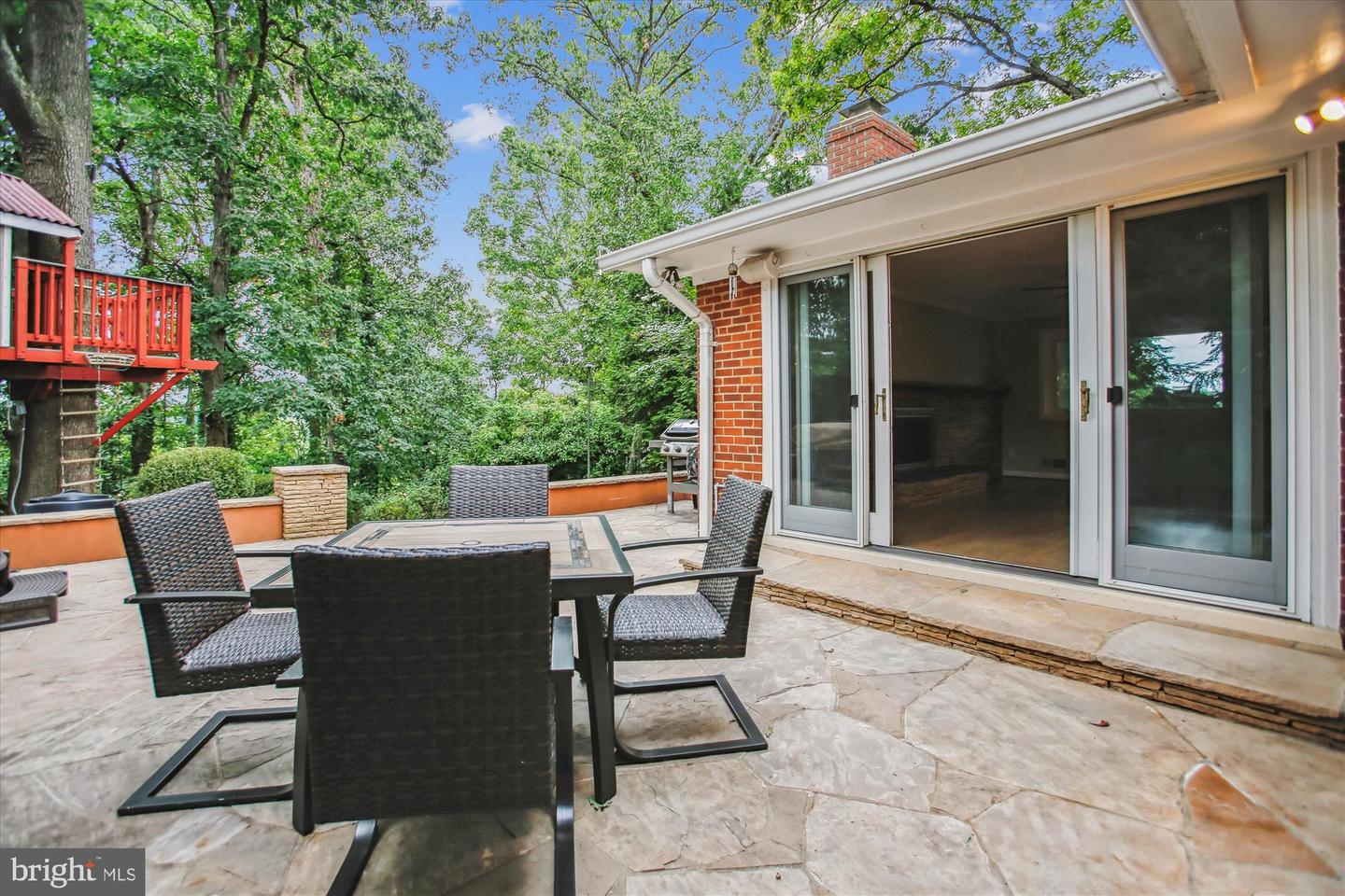 2322 S PIERCE ST S, ARLINGTON, Virginia 22202, 5 Bedrooms Bedrooms, ,3 BathroomsBathrooms,Residential,For sale,2322 S PIERCE ST S,VAAR2062738 MLS # VAAR2062738
