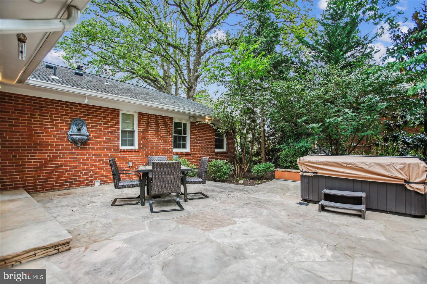 2322 S PIERCE ST S, ARLINGTON, Virginia 22202, 5 Bedrooms Bedrooms, ,3 BathroomsBathrooms,Residential,For sale,2322 S PIERCE ST S,VAAR2062738 MLS # VAAR2062738