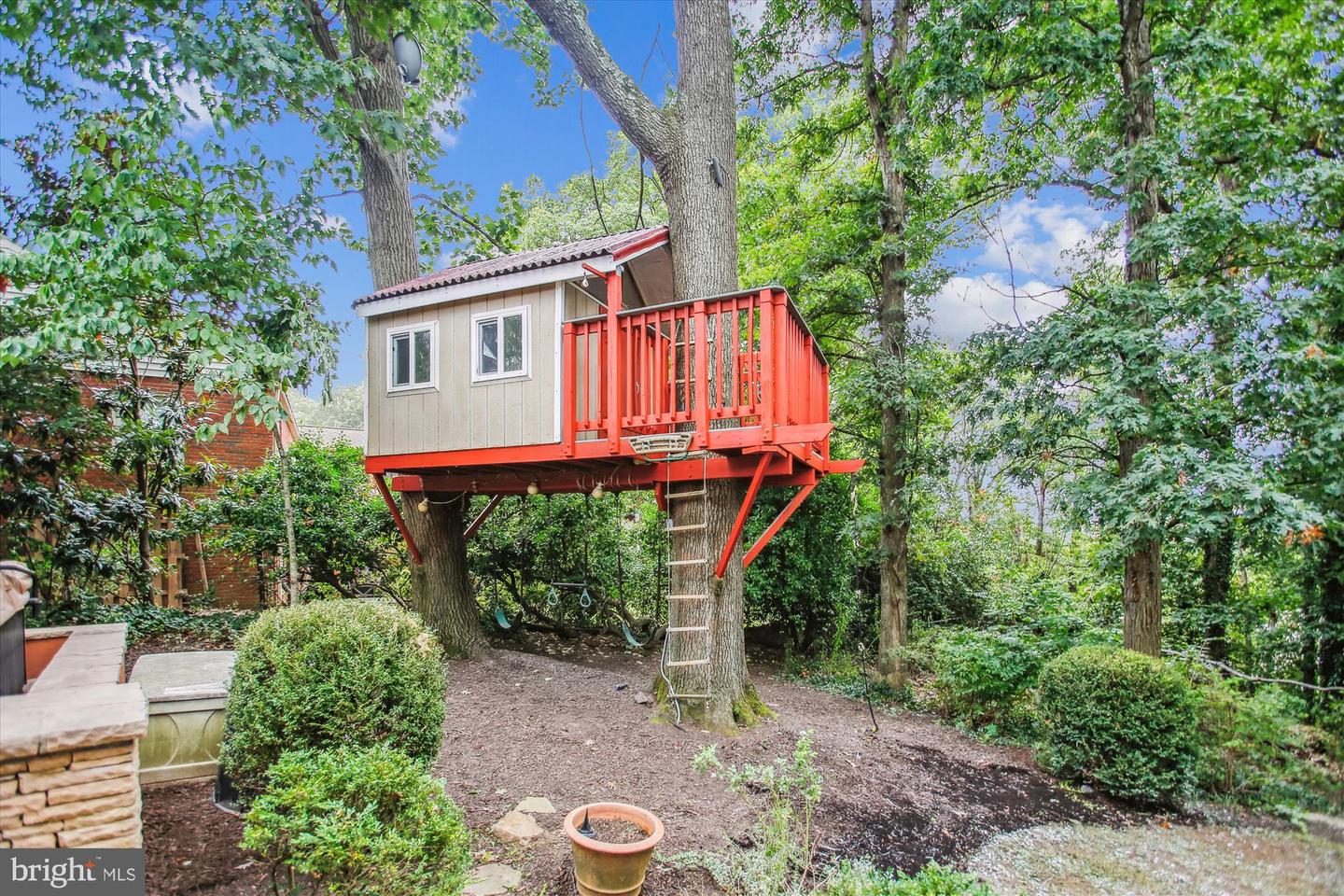 2322 S PIERCE ST S, ARLINGTON, Virginia 22202, 5 Bedrooms Bedrooms, ,3 BathroomsBathrooms,Residential,For sale,2322 S PIERCE ST S,VAAR2062738 MLS # VAAR2062738