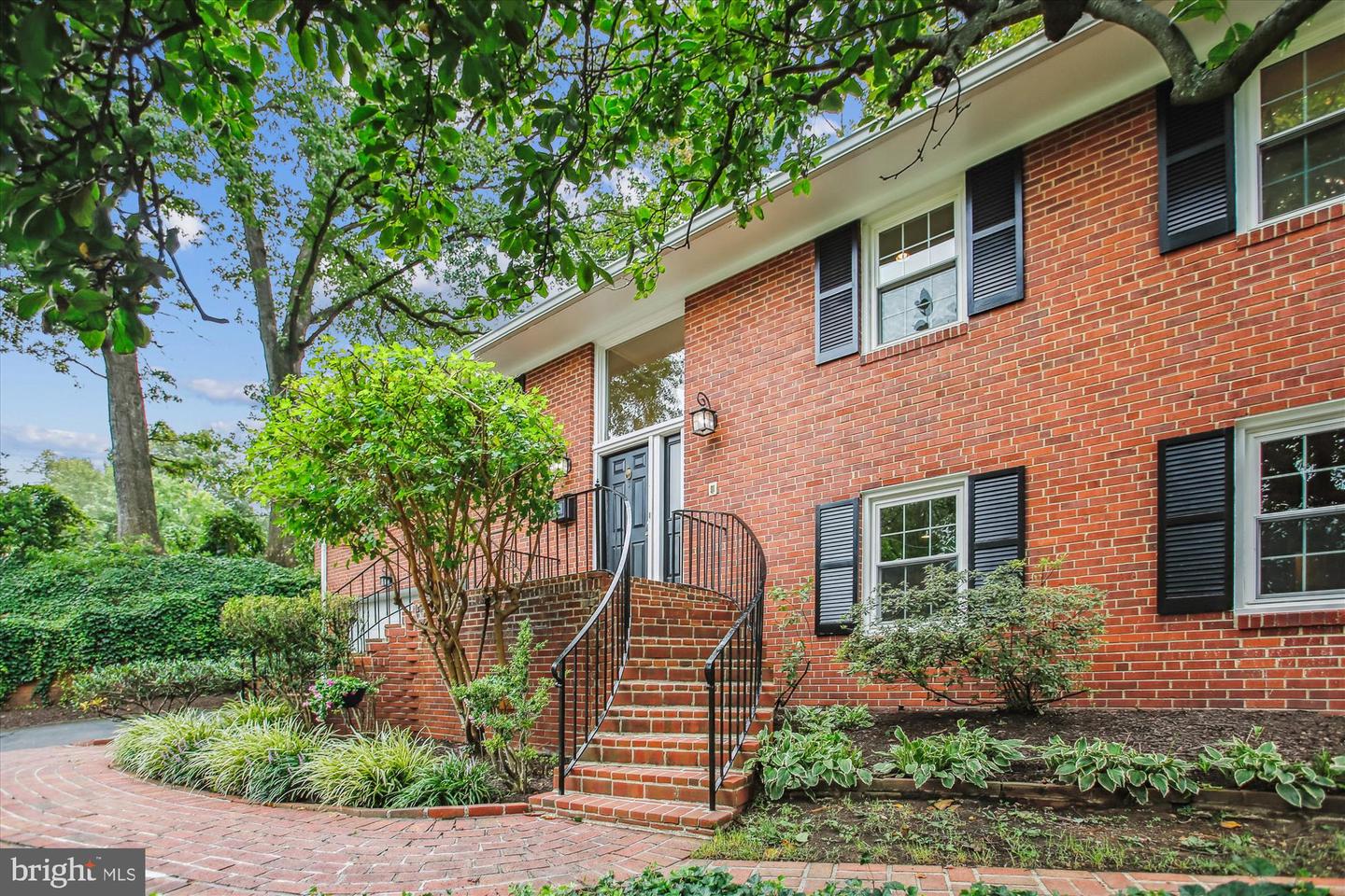 2322 S PIERCE ST S, ARLINGTON, Virginia 22202, 5 Bedrooms Bedrooms, ,3 BathroomsBathrooms,Residential,For sale,2322 S PIERCE ST S,VAAR2062738 MLS # VAAR2062738
