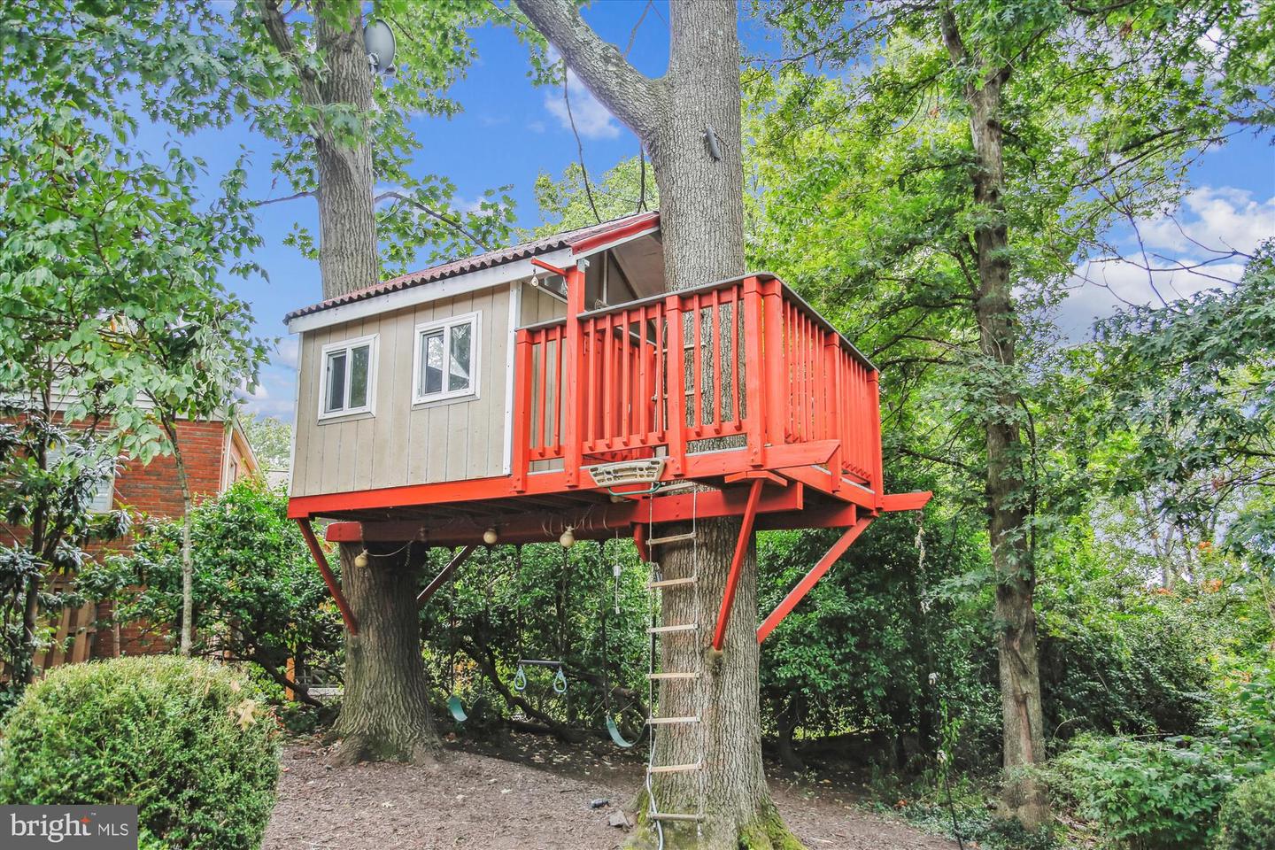 2322 S PIERCE ST S, ARLINGTON, Virginia 22202, 5 Bedrooms Bedrooms, ,3 BathroomsBathrooms,Residential,For sale,2322 S PIERCE ST S,VAAR2062738 MLS # VAAR2062738
