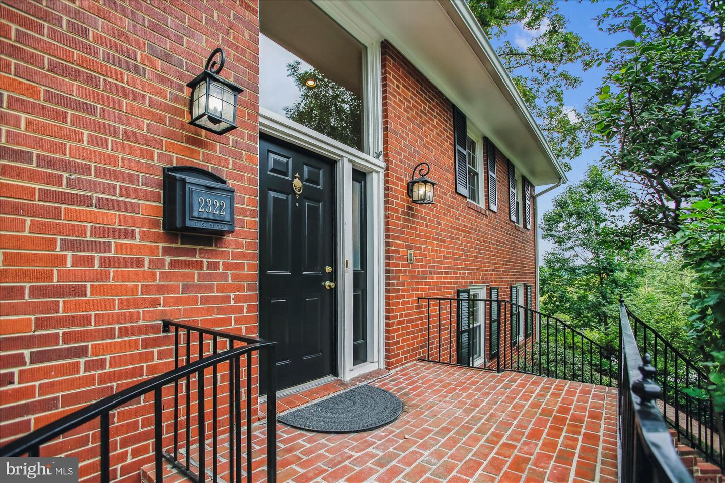 2322 S PIERCE ST S, ARLINGTON, Virginia 22202, 5 Bedrooms Bedrooms, ,3 BathroomsBathrooms,Residential,For sale,2322 S PIERCE ST S,VAAR2062738 MLS # VAAR2062738