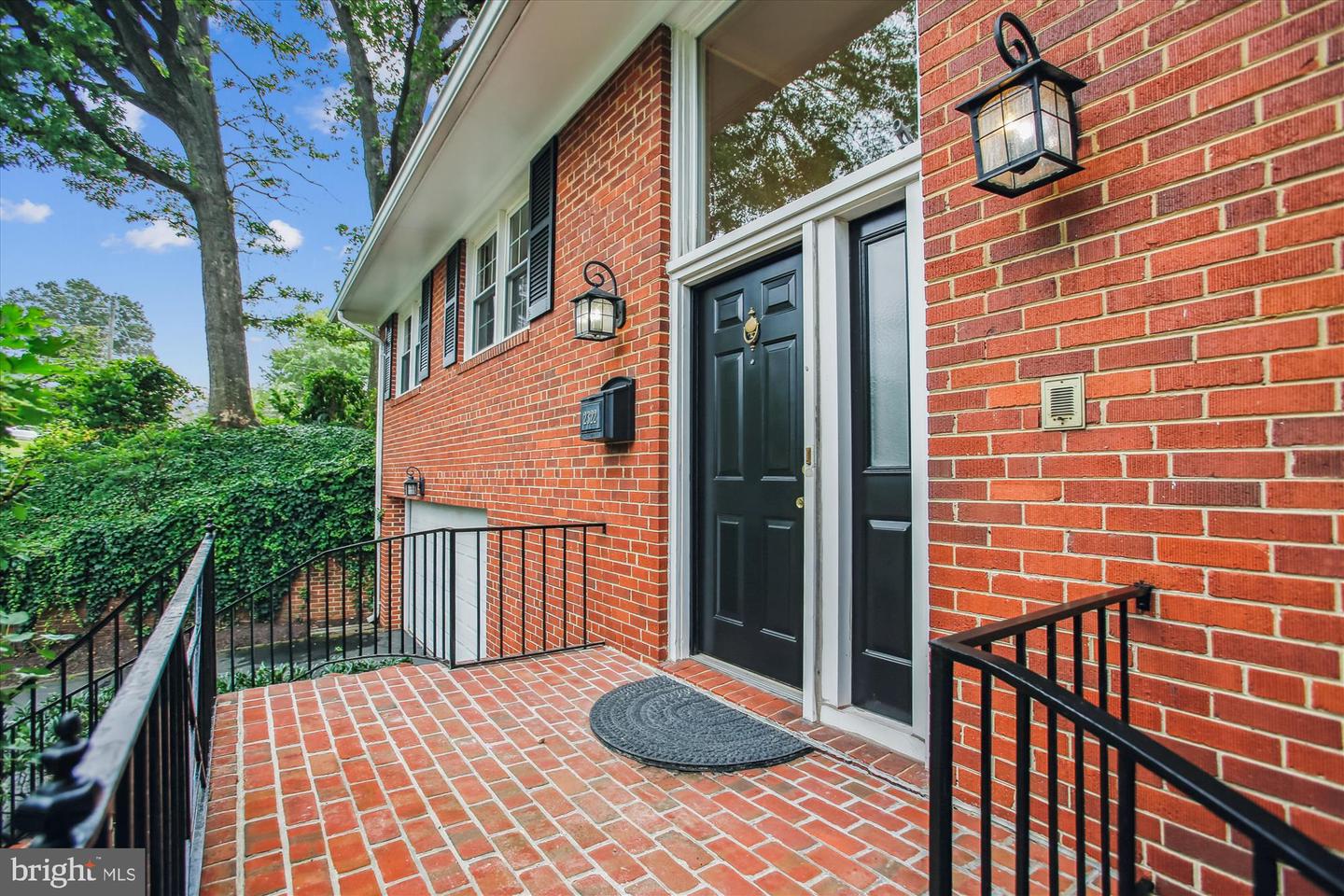 2322 S PIERCE ST S, ARLINGTON, Virginia 22202, 5 Bedrooms Bedrooms, ,3 BathroomsBathrooms,Residential,For sale,2322 S PIERCE ST S,VAAR2062738 MLS # VAAR2062738