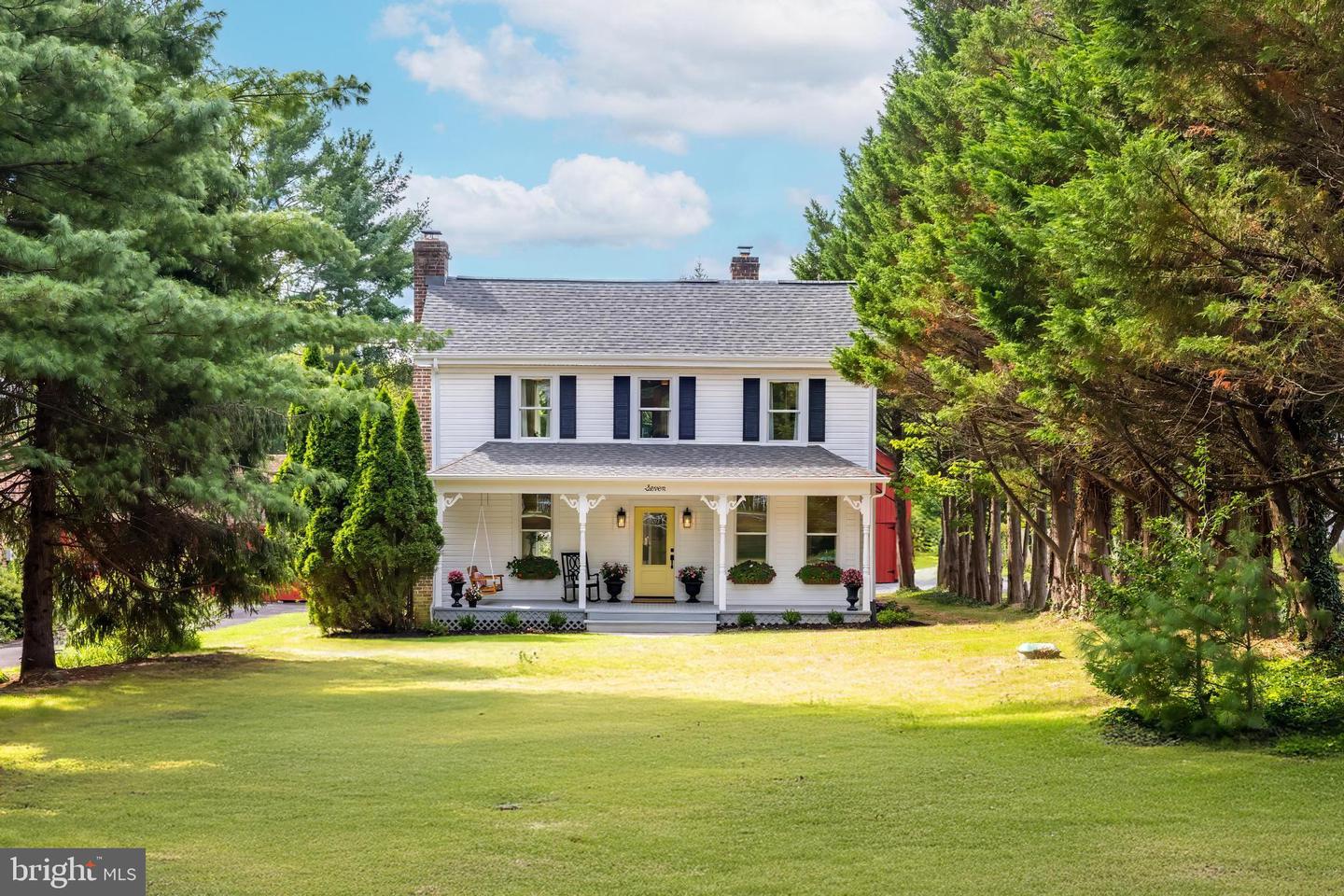 7 E LOUDOUN ST, ROUND HILL, Virginia 20141, 4 Bedrooms Bedrooms, ,3 BathroomsBathrooms,Residential,For sale,7 E LOUDOUN ST,VALO2105378 MLS # VALO2105378