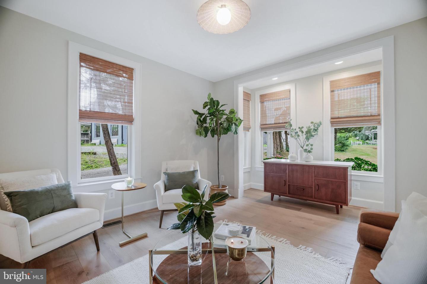 7 E LOUDOUN ST, ROUND HILL, Virginia 20141, 4 Bedrooms Bedrooms, ,3 BathroomsBathrooms,Residential,For sale,7 E LOUDOUN ST,VALO2105378 MLS # VALO2105378