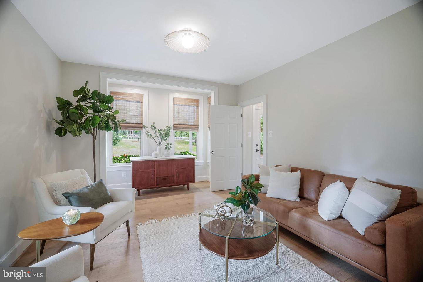 7 E LOUDOUN ST, ROUND HILL, Virginia 20141, 4 Bedrooms Bedrooms, ,3 BathroomsBathrooms,Residential,For sale,7 E LOUDOUN ST,VALO2105378 MLS # VALO2105378
