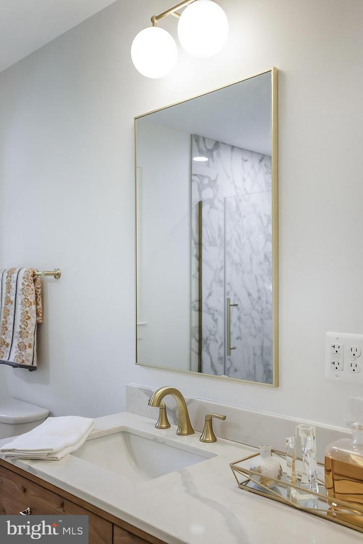 7 E LOUDOUN ST, ROUND HILL, Virginia 20141, 4 Bedrooms Bedrooms, ,3 BathroomsBathrooms,Residential,For sale,7 E LOUDOUN ST,VALO2105378 MLS # VALO2105378