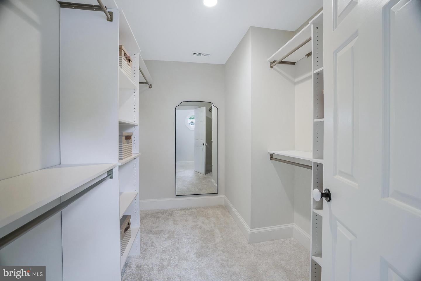7 E LOUDOUN ST, ROUND HILL, Virginia 20141, 4 Bedrooms Bedrooms, ,3 BathroomsBathrooms,Residential,For sale,7 E LOUDOUN ST,VALO2105378 MLS # VALO2105378