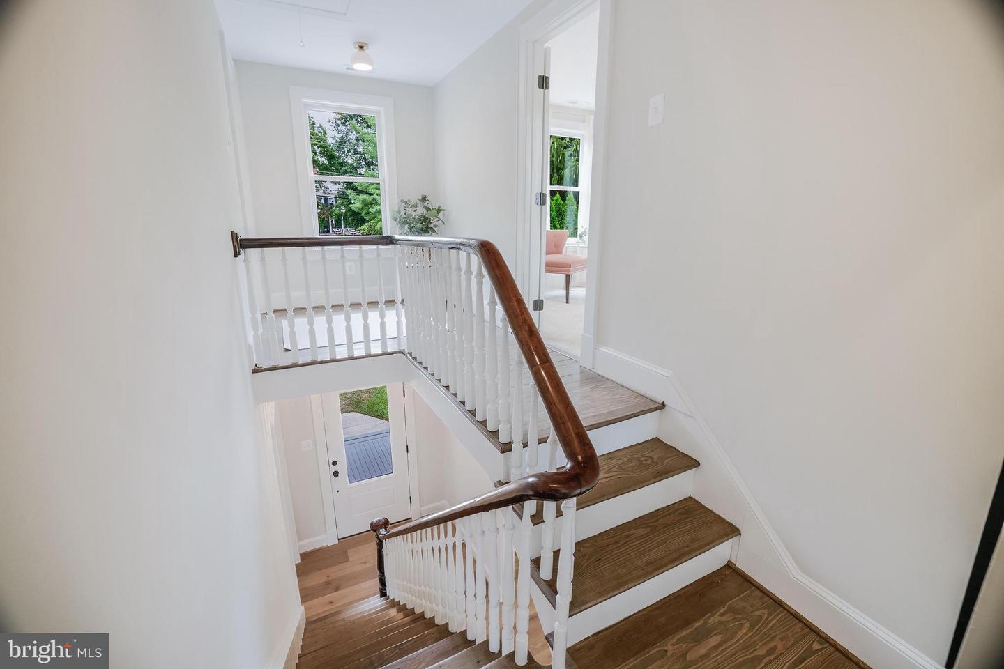 7 E LOUDOUN ST, ROUND HILL, Virginia 20141, 4 Bedrooms Bedrooms, ,3 BathroomsBathrooms,Residential,For sale,7 E LOUDOUN ST,VALO2105378 MLS # VALO2105378