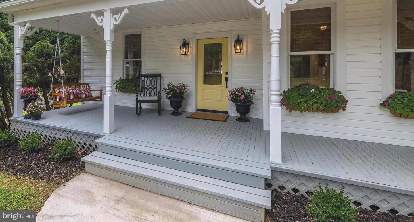 7 E LOUDOUN ST, ROUND HILL, Virginia 20141, 4 Bedrooms Bedrooms, ,3 BathroomsBathrooms,Residential,For sale,7 E LOUDOUN ST,VALO2105378 MLS # VALO2105378