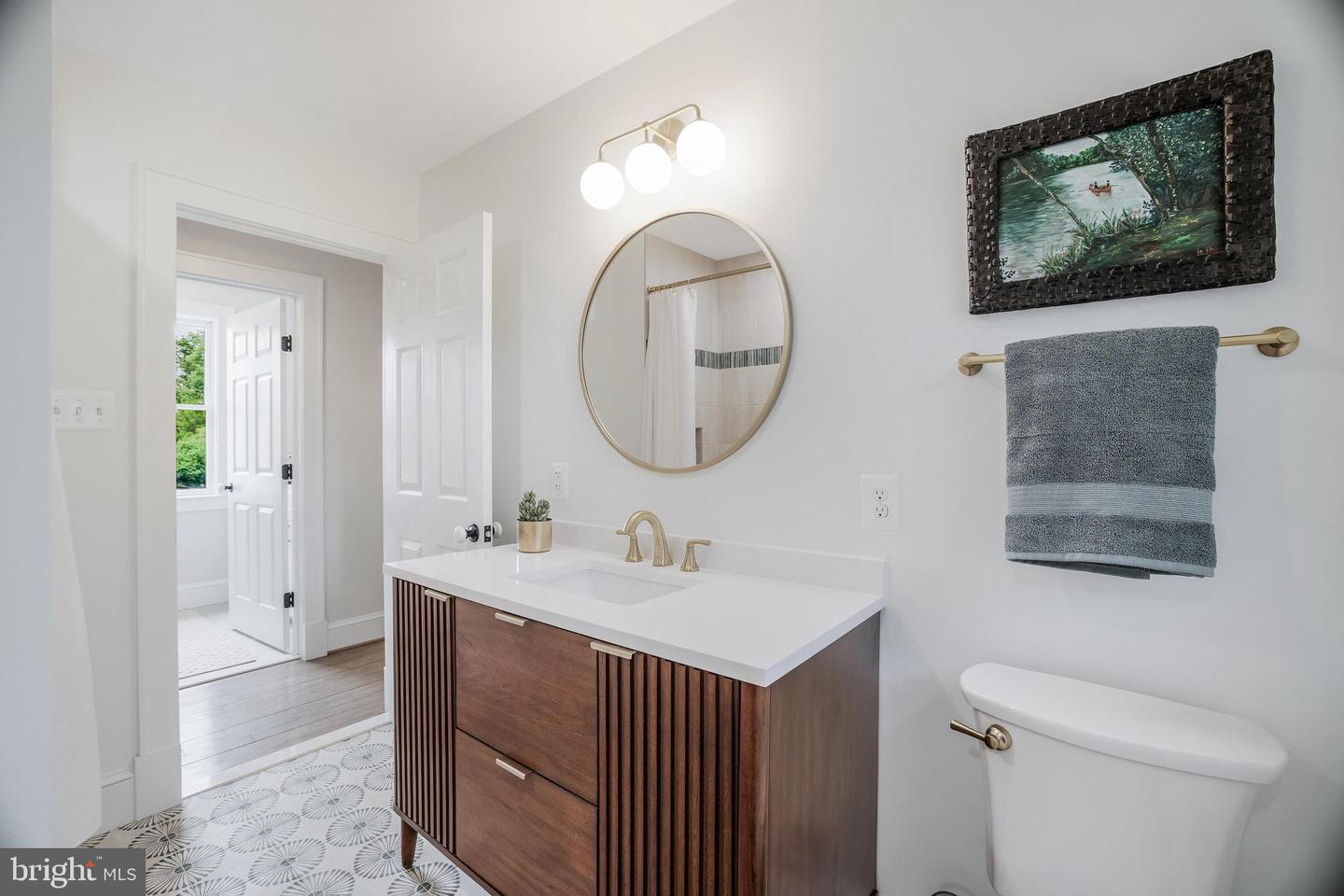 7 E LOUDOUN ST, ROUND HILL, Virginia 20141, 4 Bedrooms Bedrooms, ,3 BathroomsBathrooms,Residential,For sale,7 E LOUDOUN ST,VALO2105378 MLS # VALO2105378