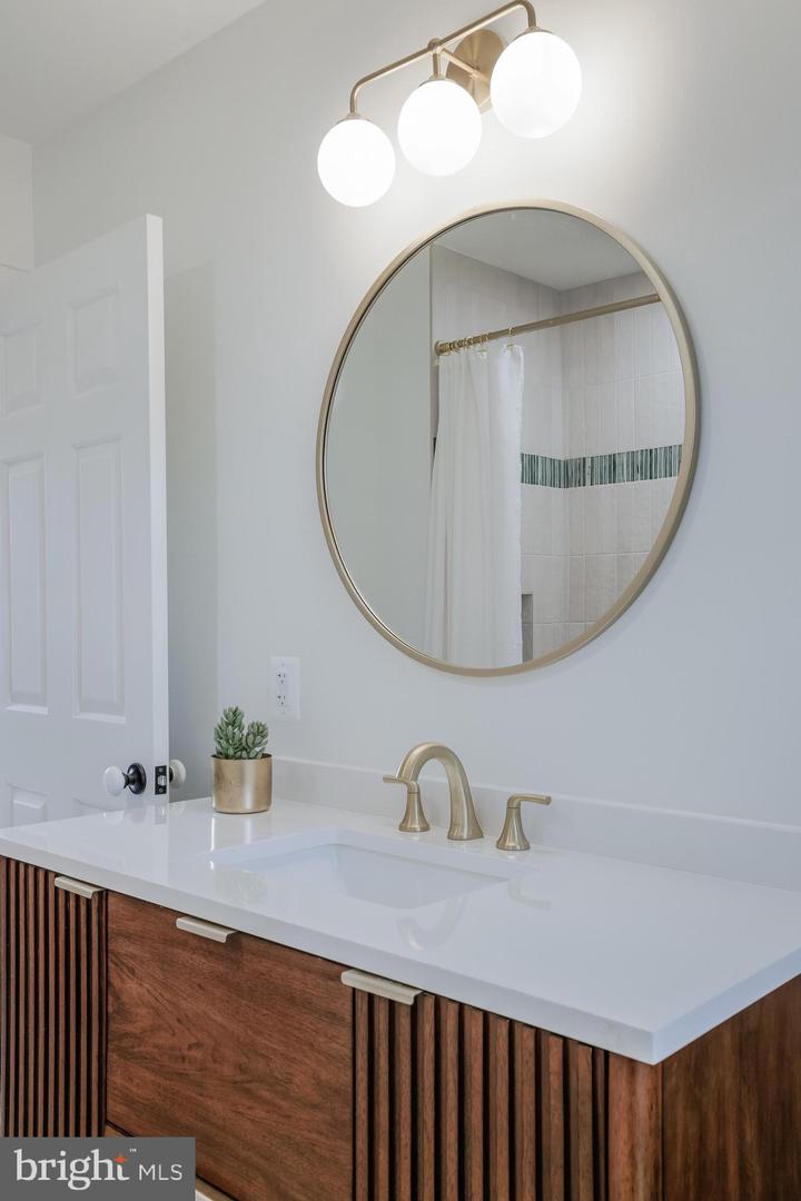 7 E LOUDOUN ST, ROUND HILL, Virginia 20141, 4 Bedrooms Bedrooms, ,3 BathroomsBathrooms,Residential,For sale,7 E LOUDOUN ST,VALO2105378 MLS # VALO2105378