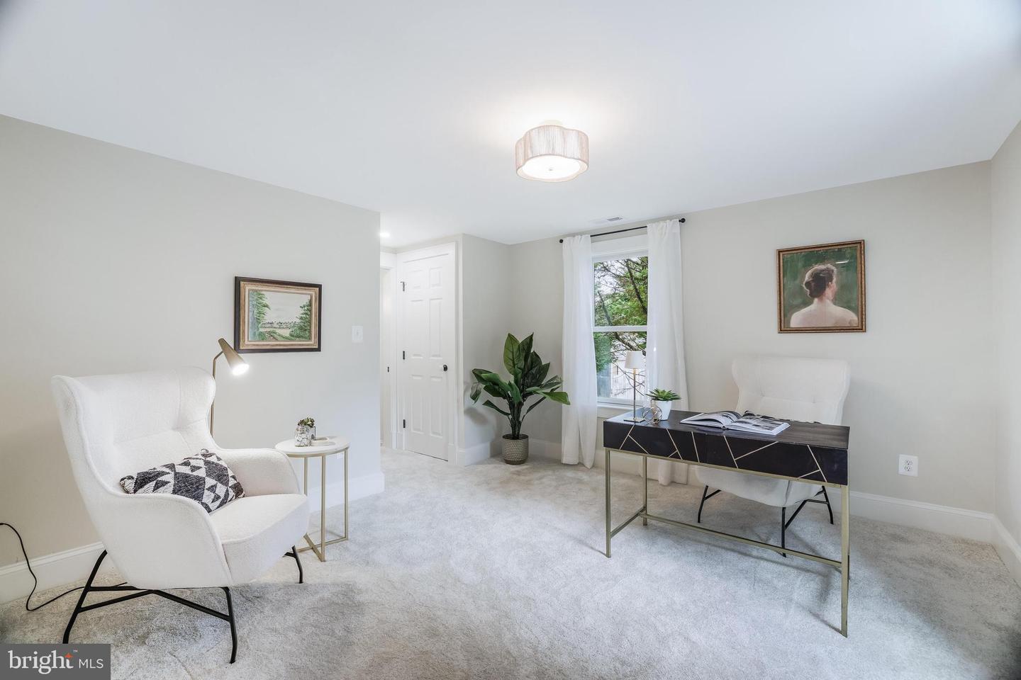 7 E LOUDOUN ST, ROUND HILL, Virginia 20141, 4 Bedrooms Bedrooms, ,3 BathroomsBathrooms,Residential,For sale,7 E LOUDOUN ST,VALO2105378 MLS # VALO2105378