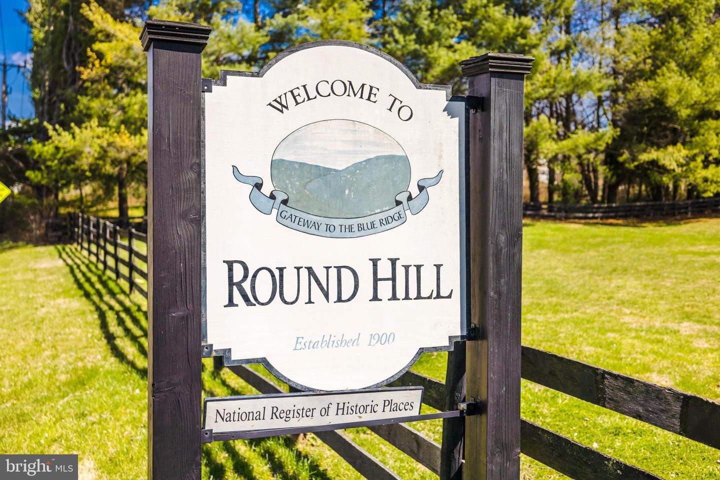 7 E LOUDOUN ST, ROUND HILL, Virginia 20141, 4 Bedrooms Bedrooms, ,3 BathroomsBathrooms,Residential,For sale,7 E LOUDOUN ST,VALO2105378 MLS # VALO2105378