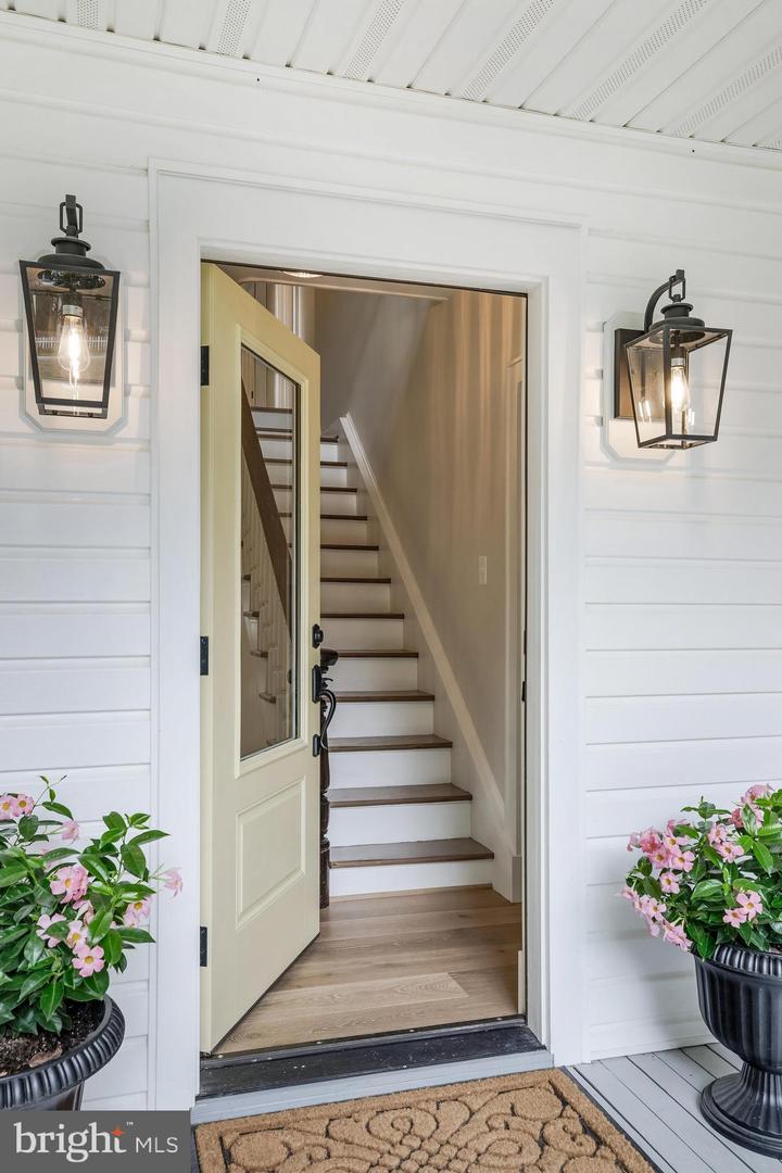 7 E LOUDOUN ST, ROUND HILL, Virginia 20141, 4 Bedrooms Bedrooms, ,3 BathroomsBathrooms,Residential,For sale,7 E LOUDOUN ST,VALO2105378 MLS # VALO2105378