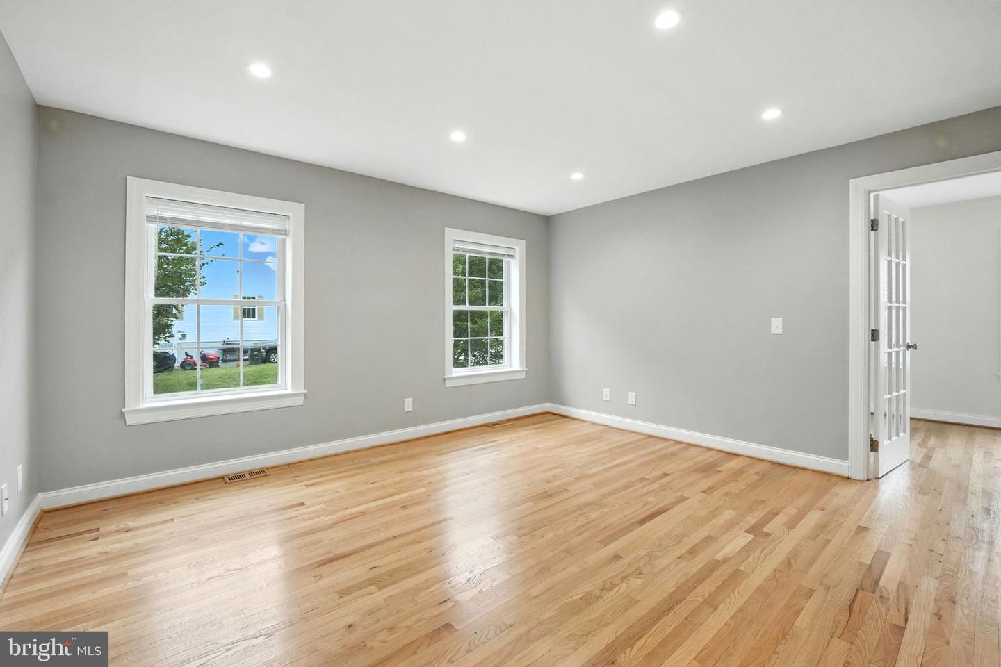 2134 S LOWELL ST, ARLINGTON, Virginia 22204, 5 Bedrooms Bedrooms, 9 Rooms Rooms,3 BathroomsBathrooms,Residential,For sale,2134 S LOWELL ST,VAAR2062772 MLS # VAAR2062772