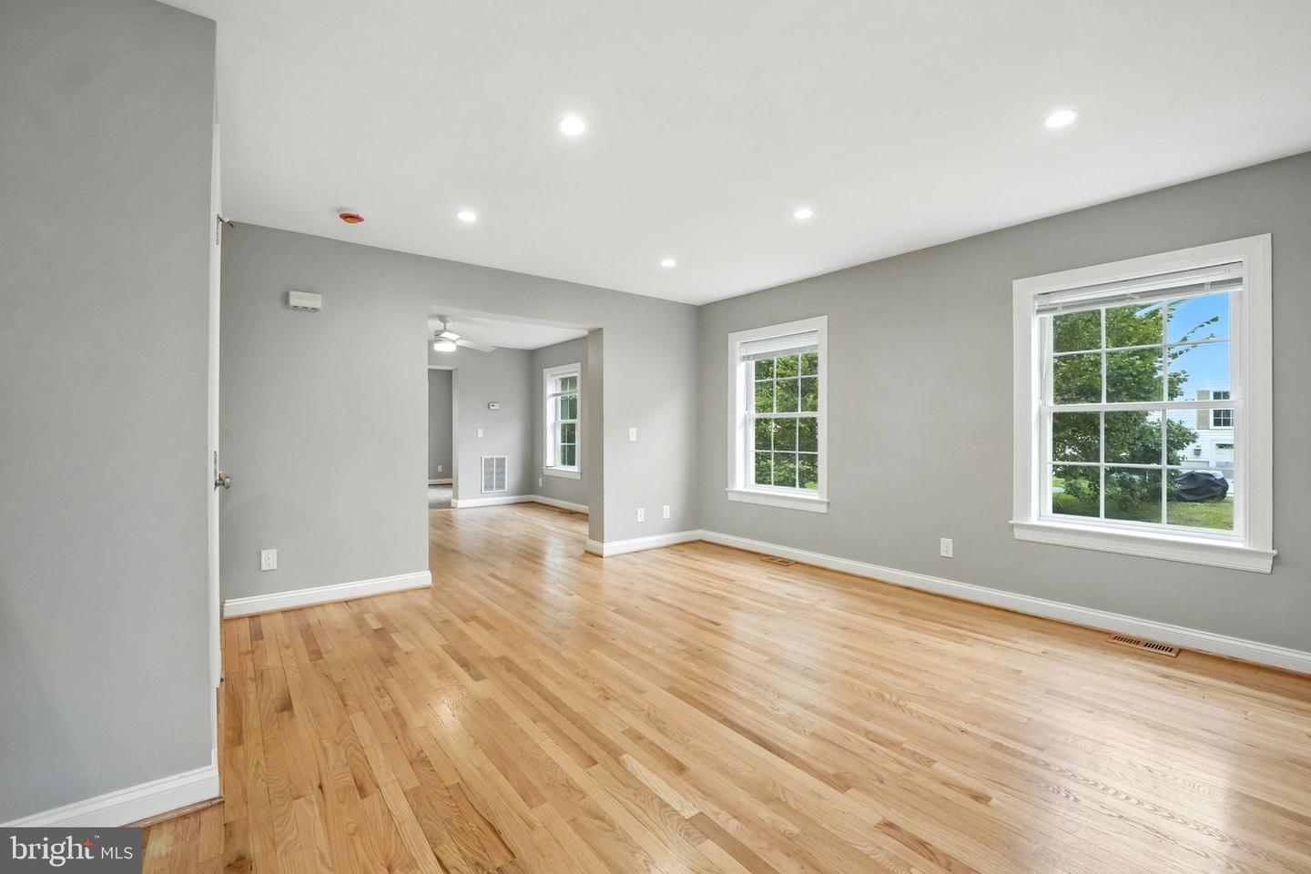 2134 S LOWELL ST, ARLINGTON, Virginia 22204, 5 Bedrooms Bedrooms, 9 Rooms Rooms,3 BathroomsBathrooms,Residential,For sale,2134 S LOWELL ST,VAAR2062772 MLS # VAAR2062772