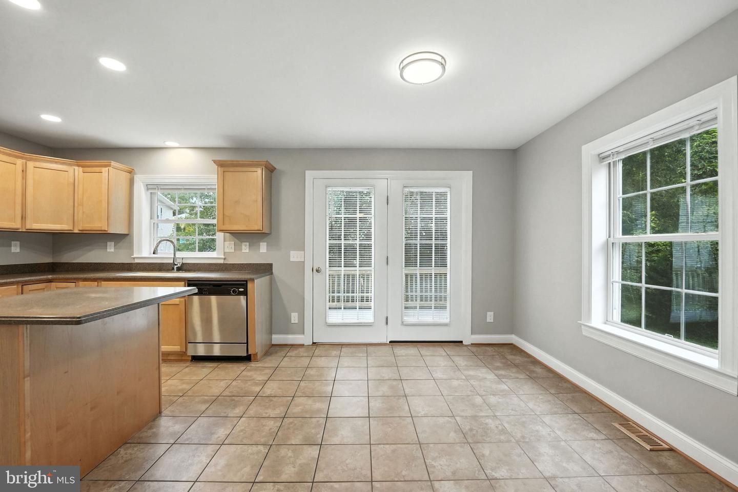 2134 S LOWELL ST, ARLINGTON, Virginia 22204, 5 Bedrooms Bedrooms, 9 Rooms Rooms,3 BathroomsBathrooms,Residential,For sale,2134 S LOWELL ST,VAAR2062772 MLS # VAAR2062772