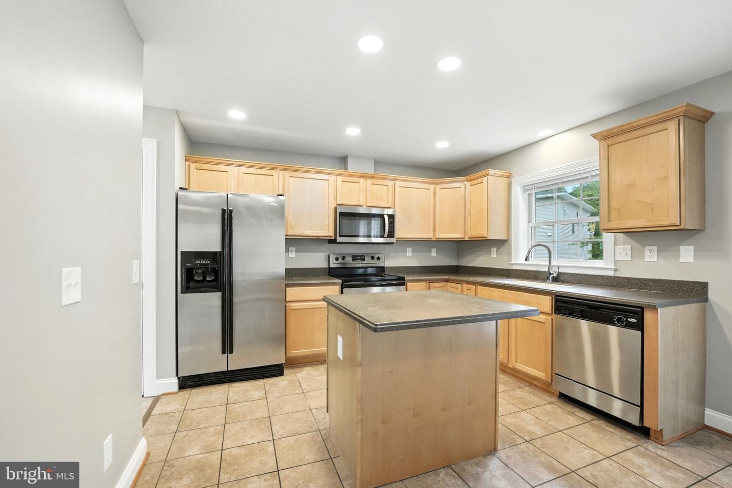 2134 S LOWELL ST, ARLINGTON, Virginia 22204, 5 Bedrooms Bedrooms, 9 Rooms Rooms,3 BathroomsBathrooms,Residential,For sale,2134 S LOWELL ST,VAAR2062772 MLS # VAAR2062772