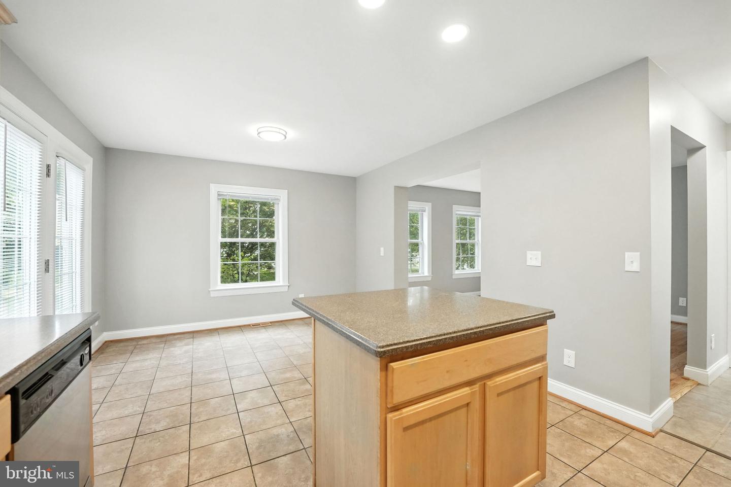 2134 S LOWELL ST, ARLINGTON, Virginia 22204, 5 Bedrooms Bedrooms, 9 Rooms Rooms,3 BathroomsBathrooms,Residential,For sale,2134 S LOWELL ST,VAAR2062772 MLS # VAAR2062772