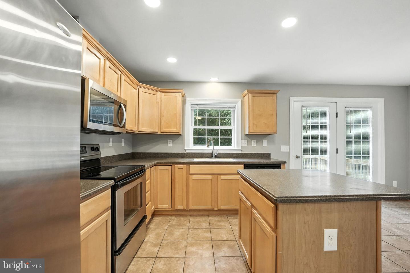 2134 S LOWELL ST, ARLINGTON, Virginia 22204, 5 Bedrooms Bedrooms, 9 Rooms Rooms,3 BathroomsBathrooms,Residential,For sale,2134 S LOWELL ST,VAAR2062772 MLS # VAAR2062772