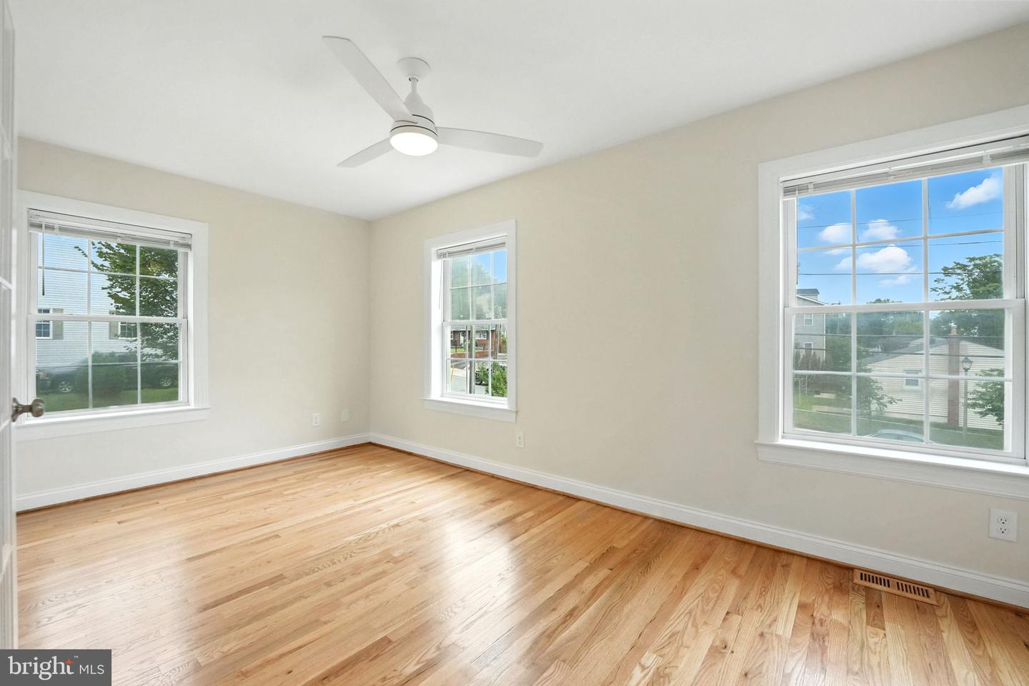 2134 S LOWELL ST, ARLINGTON, Virginia 22204, 5 Bedrooms Bedrooms, 9 Rooms Rooms,3 BathroomsBathrooms,Residential,For sale,2134 S LOWELL ST,VAAR2062772 MLS # VAAR2062772