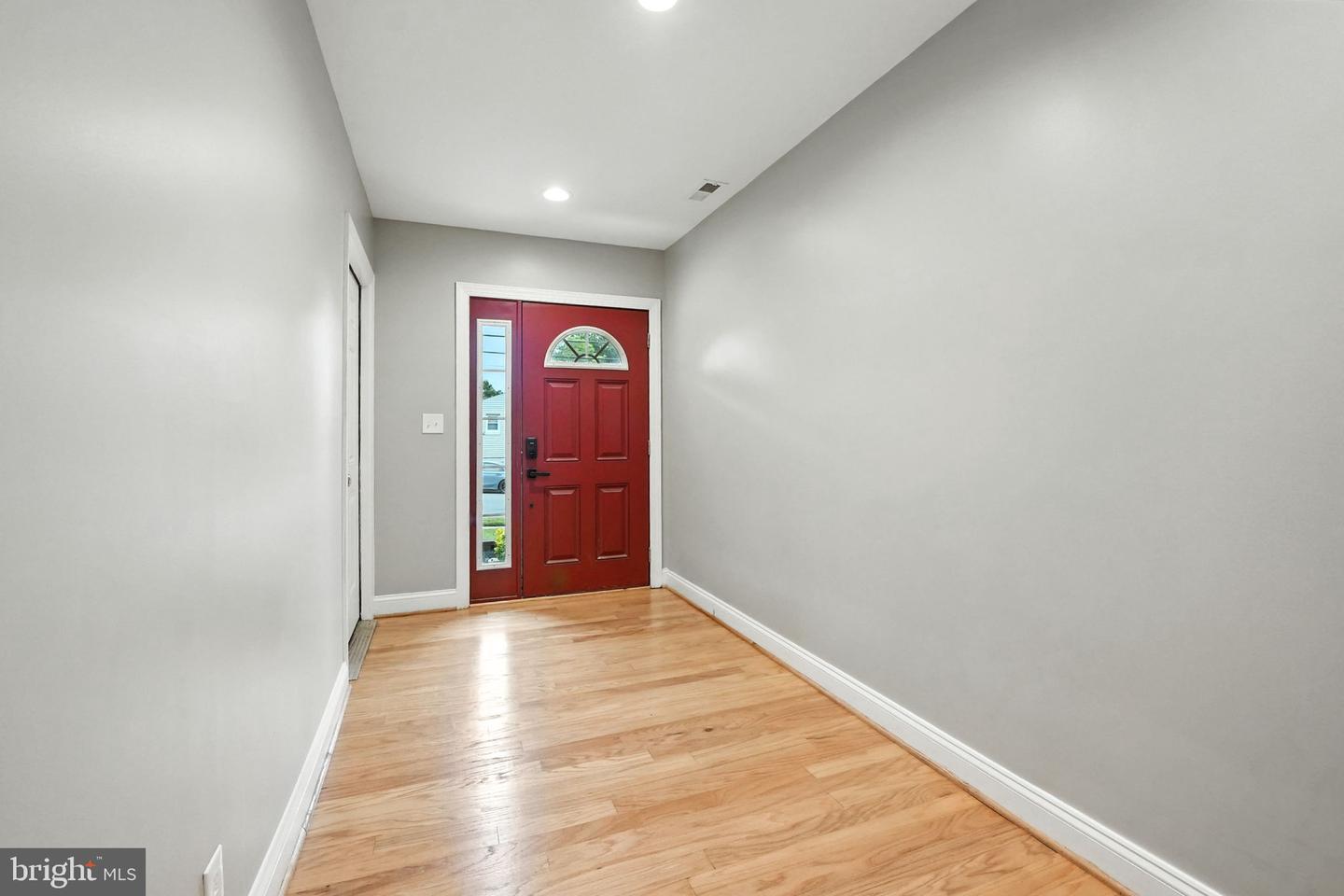 2134 S LOWELL ST, ARLINGTON, Virginia 22204, 5 Bedrooms Bedrooms, 9 Rooms Rooms,3 BathroomsBathrooms,Residential,For sale,2134 S LOWELL ST,VAAR2062772 MLS # VAAR2062772