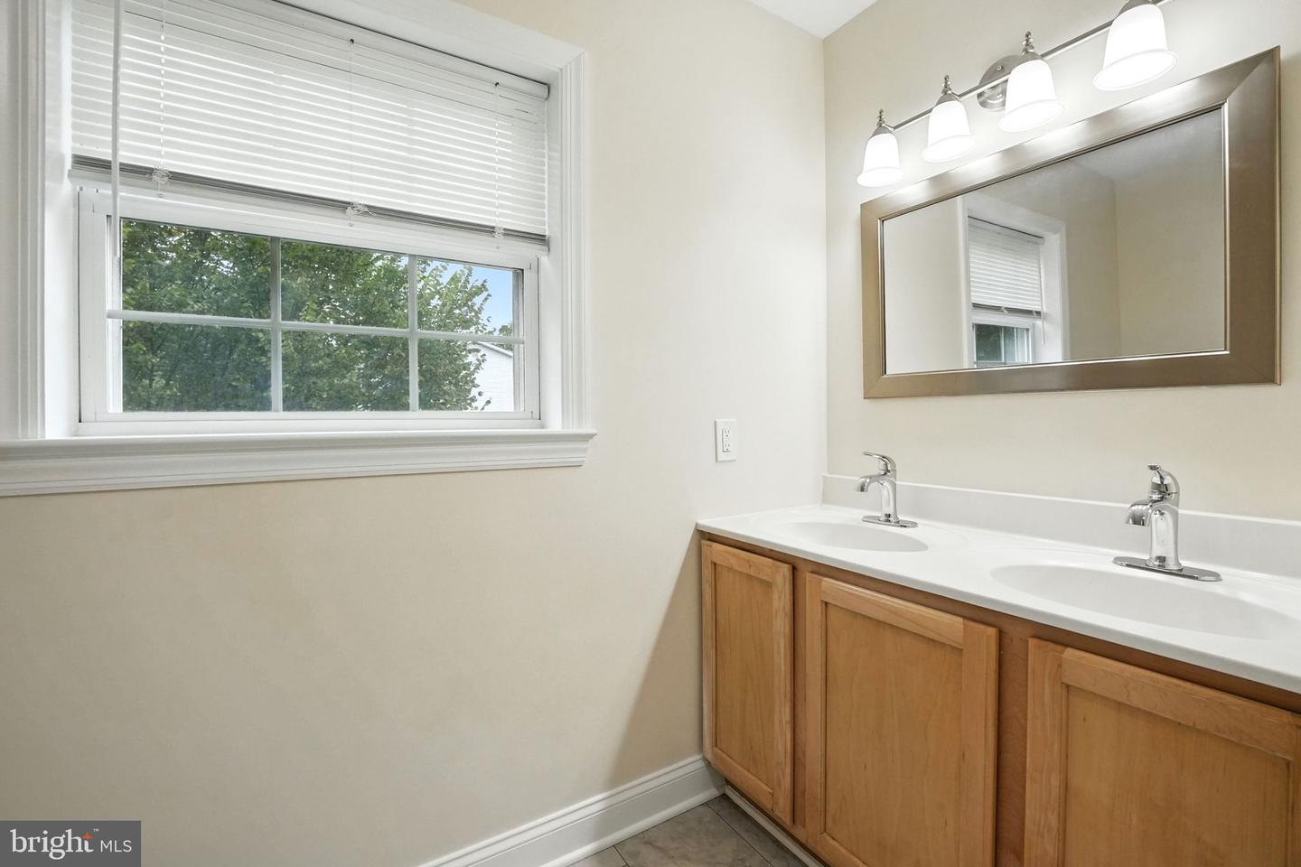 2134 S LOWELL ST, ARLINGTON, Virginia 22204, 5 Bedrooms Bedrooms, 9 Rooms Rooms,3 BathroomsBathrooms,Residential,For sale,2134 S LOWELL ST,VAAR2062772 MLS # VAAR2062772