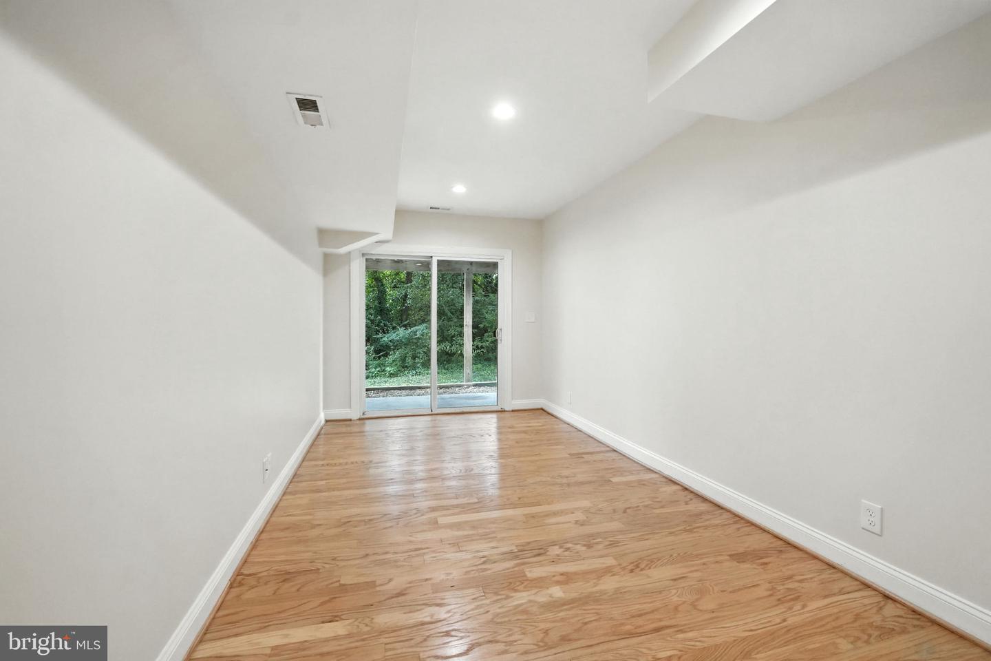 2134 S LOWELL ST, ARLINGTON, Virginia 22204, 5 Bedrooms Bedrooms, 9 Rooms Rooms,3 BathroomsBathrooms,Residential,For sale,2134 S LOWELL ST,VAAR2062772 MLS # VAAR2062772