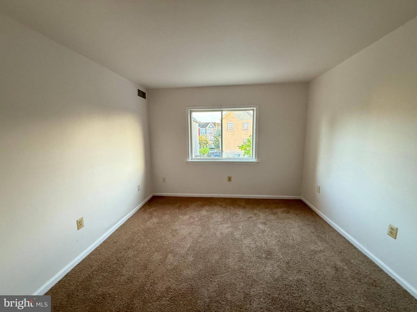 5009 D ST SE #303, WASHINGTON, District Of Columbia 20019, 2 Bedrooms Bedrooms, ,1 BathroomBathrooms,Residential,For sale,5009 D ST SE #303,DCDC2216984 MLS # DCDC2216984