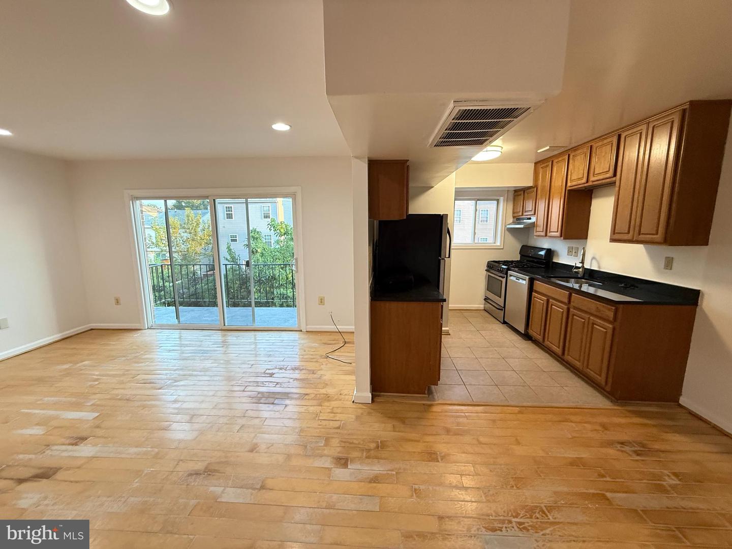 5009 D ST SE #303, WASHINGTON, District Of Columbia 20019, 2 Bedrooms Bedrooms, ,1 BathroomBathrooms,Residential,For sale,5009 D ST SE #303,DCDC2216984 MLS # DCDC2216984