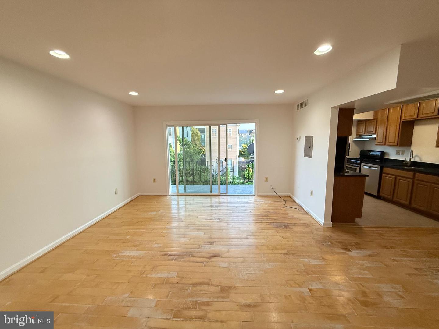 5009 D ST SE #303, WASHINGTON, District Of Columbia 20019, 2 Bedrooms Bedrooms, ,1 BathroomBathrooms,Residential,For sale,5009 D ST SE #303,DCDC2216984 MLS # DCDC2216984