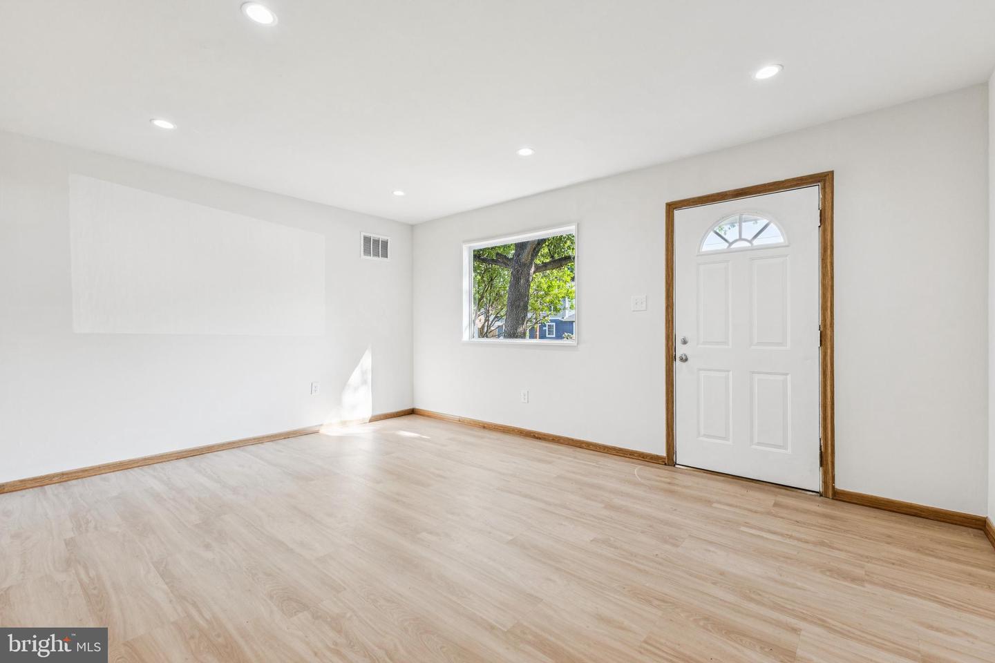 135 POLK DR, MANASSAS PARK, Virginia 20111, 3 Bedrooms Bedrooms, ,1 BathroomBathrooms,Residential,For sale,135 POLK DR,VAMP2003268 MLS # VAMP2003268