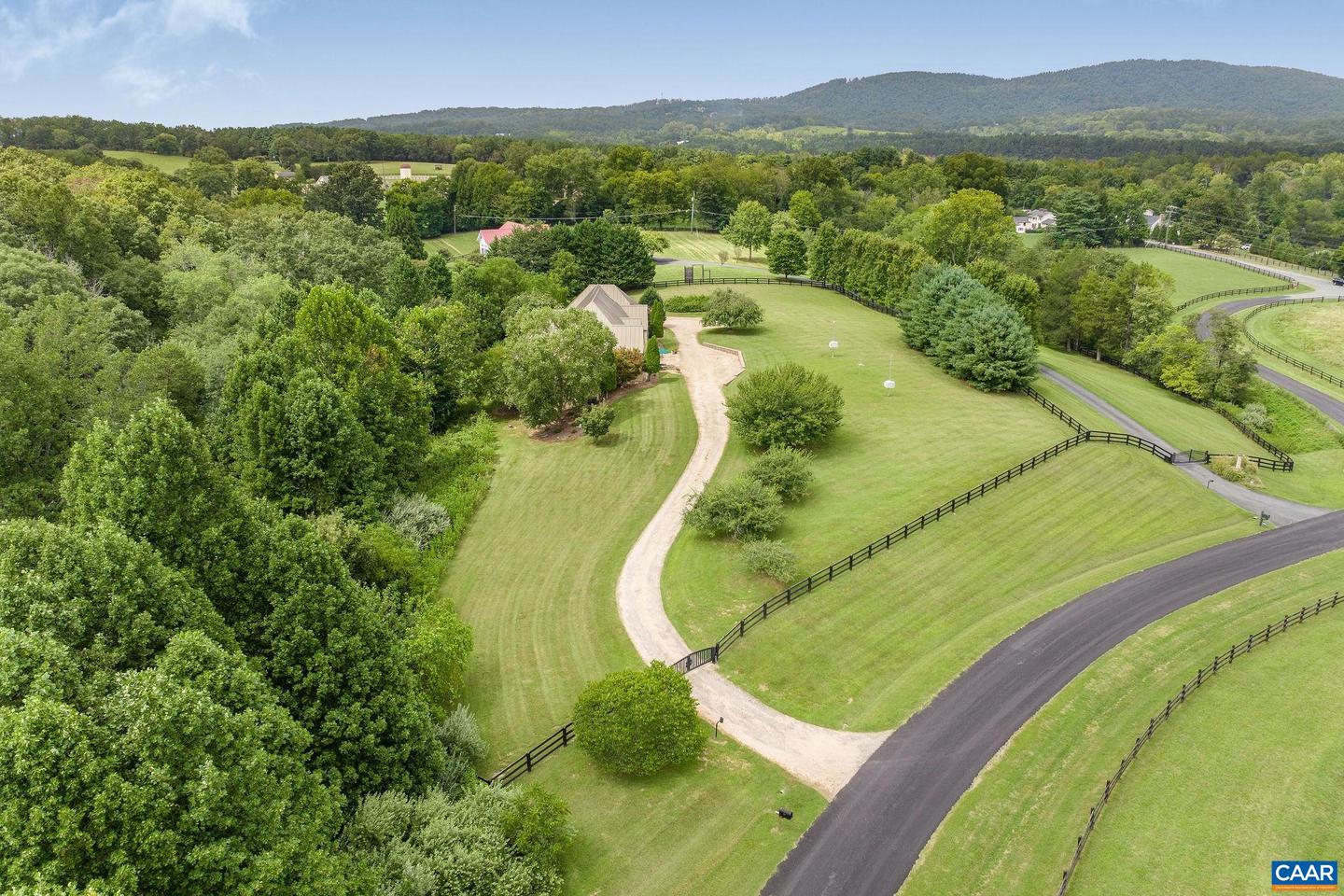 2940 MILTON VILLAGE LN, CHARLOTTESVILLE, Virginia 22902, 4 Bedrooms Bedrooms, ,4 BathroomsBathrooms,Residential,For sale,2940 MILTON VILLAGE LN,668313 MLS # 668313