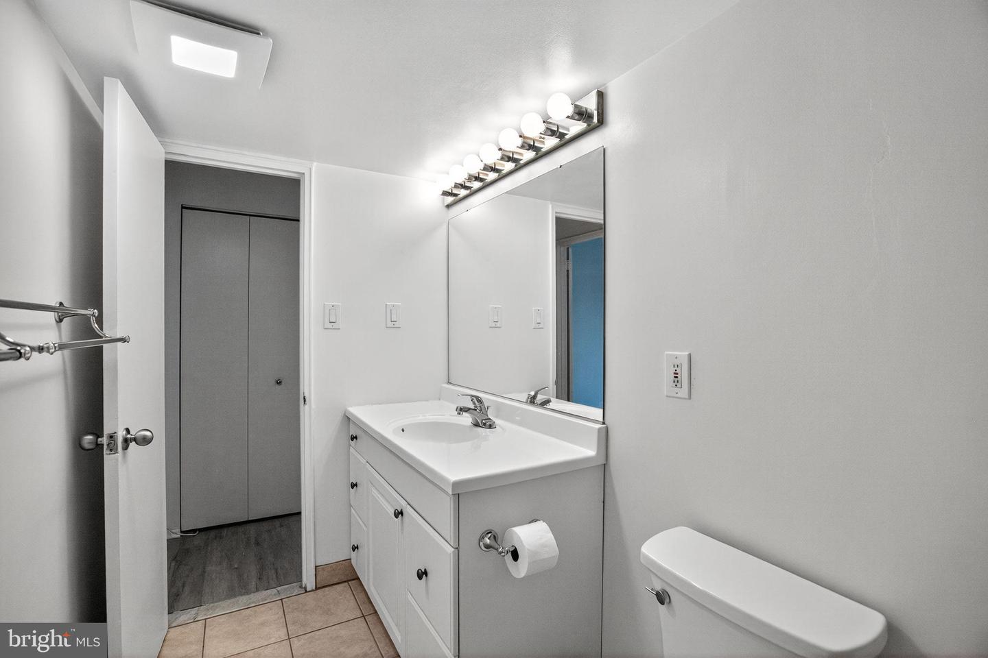 4600 S FOUR MILE RUN DR #421, ARLINGTON, Virginia 22204, 1 Bedroom Bedrooms, 2 Rooms Rooms,1 BathroomBathrooms,Residential,For sale,4600 S FOUR MILE RUN DR #421,VAAR2062850 MLS # VAAR2062850 4600 S FOUR MILE RUN DR #421, ARLINGTON, Virginia 22204, 1 Bedroom Bedrooms, 2 Rooms Rooms,1 BathroomBathrooms,Residential,For sale,4600 S FOUR MILE RUN DR #421,VAAR2062850 MLS # VAAR2062850