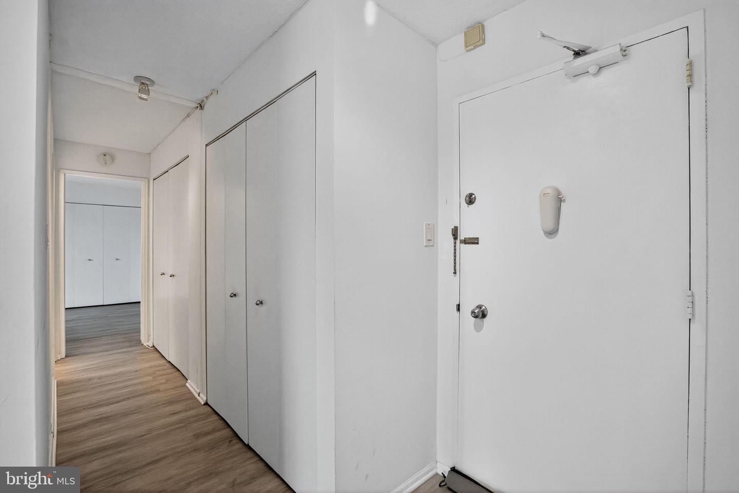 4600 S FOUR MILE RUN DR #421, ARLINGTON, Virginia 22204, 1 Bedroom Bedrooms, 2 Rooms Rooms,1 BathroomBathrooms,Residential,For sale,4600 S FOUR MILE RUN DR #421,VAAR2062850 MLS # VAAR2062850 4600 S FOUR MILE RUN DR #421, ARLINGTON, Virginia 22204, 1 Bedroom Bedrooms, 2 Rooms Rooms,1 BathroomBathrooms,Residential,For sale,4600 S FOUR MILE RUN DR #421,VAAR2062850 MLS # VAAR2062850