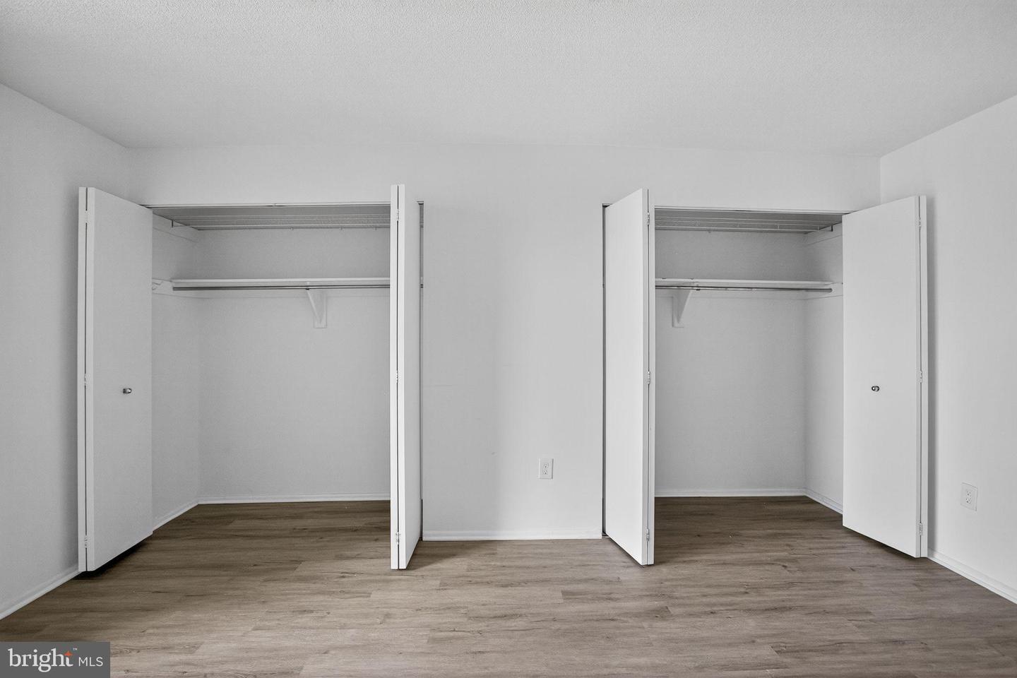 4600 S FOUR MILE RUN DR #421, ARLINGTON, Virginia 22204, 1 Bedroom Bedrooms, 2 Rooms Rooms,1 BathroomBathrooms,Residential,For sale,4600 S FOUR MILE RUN DR #421,VAAR2062850 MLS # VAAR2062850 4600 S FOUR MILE RUN DR #421, ARLINGTON, Virginia 22204, 1 Bedroom Bedrooms, 2 Rooms Rooms,1 BathroomBathrooms,Residential,For sale,4600 S FOUR MILE RUN DR #421,VAAR2062850 MLS # VAAR2062850