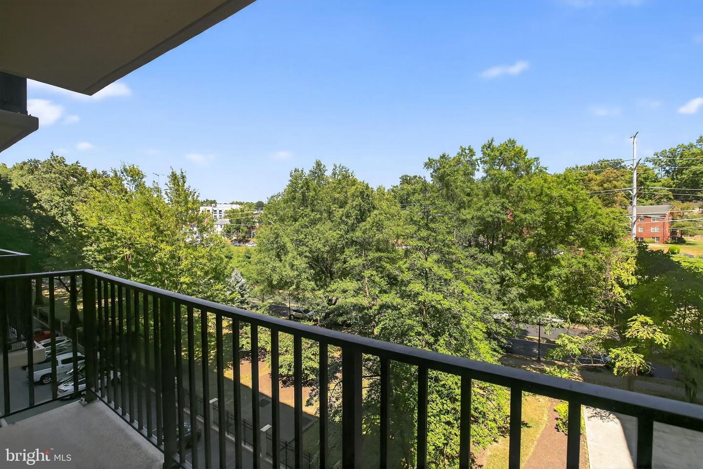 4600 S FOUR MILE RUN DR #421, ARLINGTON, Virginia 22204, 1 Bedroom Bedrooms, 2 Rooms Rooms,1 BathroomBathrooms,Residential,For sale,4600 S FOUR MILE RUN DR #421,VAAR2062850 MLS # VAAR2062850 4600 S FOUR MILE RUN DR #421, ARLINGTON, Virginia 22204, 1 Bedroom Bedrooms, 2 Rooms Rooms,1 BathroomBathrooms,Residential,For sale,4600 S FOUR MILE RUN DR #421,VAAR2062850 MLS # VAAR2062850
