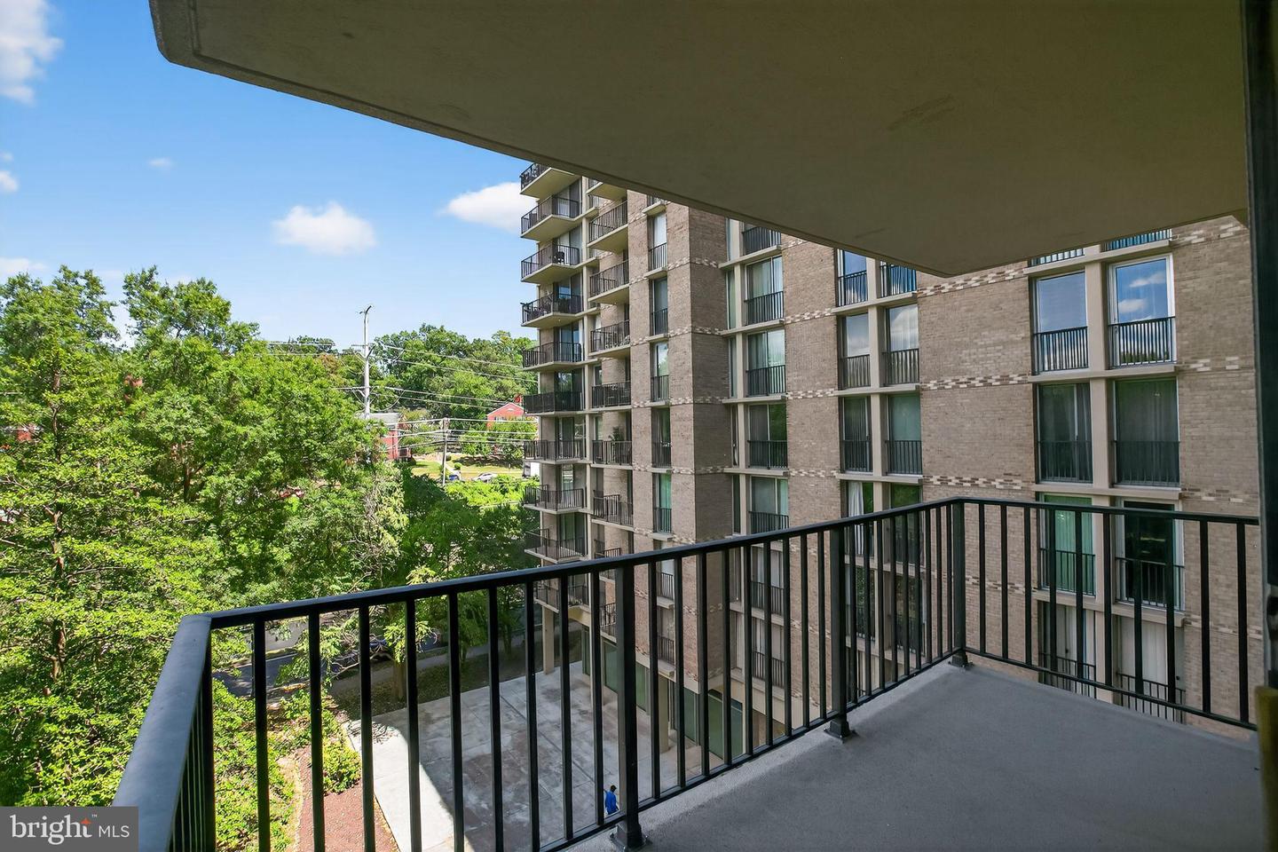 4600 S FOUR MILE RUN DR #421, ARLINGTON, Virginia 22204, 1 Bedroom Bedrooms, 2 Rooms Rooms,1 BathroomBathrooms,Residential,For sale,4600 S FOUR MILE RUN DR #421,VAAR2062850 MLS # VAAR2062850 4600 S FOUR MILE RUN DR #421, ARLINGTON, Virginia 22204, 1 Bedroom Bedrooms, 2 Rooms Rooms,1 BathroomBathrooms,Residential,For sale,4600 S FOUR MILE RUN DR #421,VAAR2062850 MLS # VAAR2062850