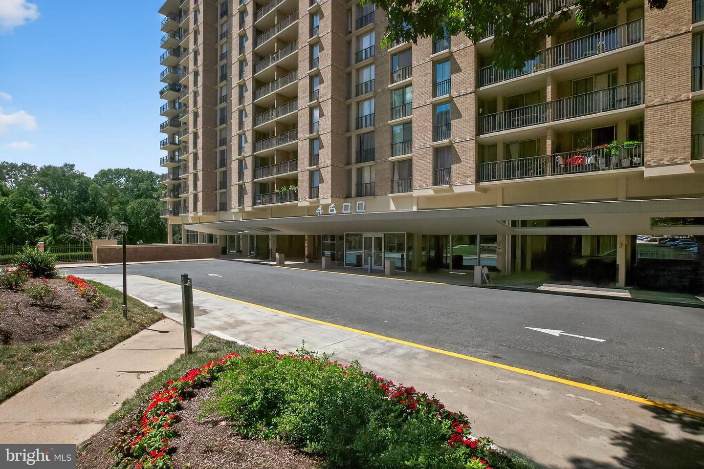 4600 S FOUR MILE RUN DR #421, ARLINGTON, Virginia 22204, 1 Bedroom Bedrooms, 2 Rooms Rooms,1 BathroomBathrooms,Residential,For sale,4600 S FOUR MILE RUN DR #421,VAAR2062850 MLS # VAAR2062850 4600 S FOUR MILE RUN DR #421, ARLINGTON, Virginia 22204, 1 Bedroom Bedrooms, 2 Rooms Rooms,1 BathroomBathrooms,Residential,For sale,4600 S FOUR MILE RUN DR #421,VAAR2062850 MLS # VAAR2062850