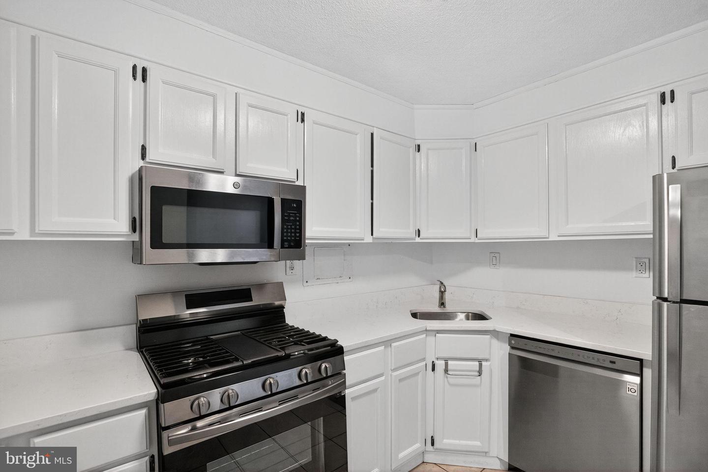 4600 S FOUR MILE RUN DR #421, ARLINGTON, Virginia 22204, 1 Bedroom Bedrooms, 2 Rooms Rooms,1 BathroomBathrooms,Residential,For sale,4600 S FOUR MILE RUN DR #421,VAAR2062850 MLS # VAAR2062850 4600 S FOUR MILE RUN DR #421, ARLINGTON, Virginia 22204, 1 Bedroom Bedrooms, 2 Rooms Rooms,1 BathroomBathrooms,Residential,For sale,4600 S FOUR MILE RUN DR #421,VAAR2062850 MLS # VAAR2062850